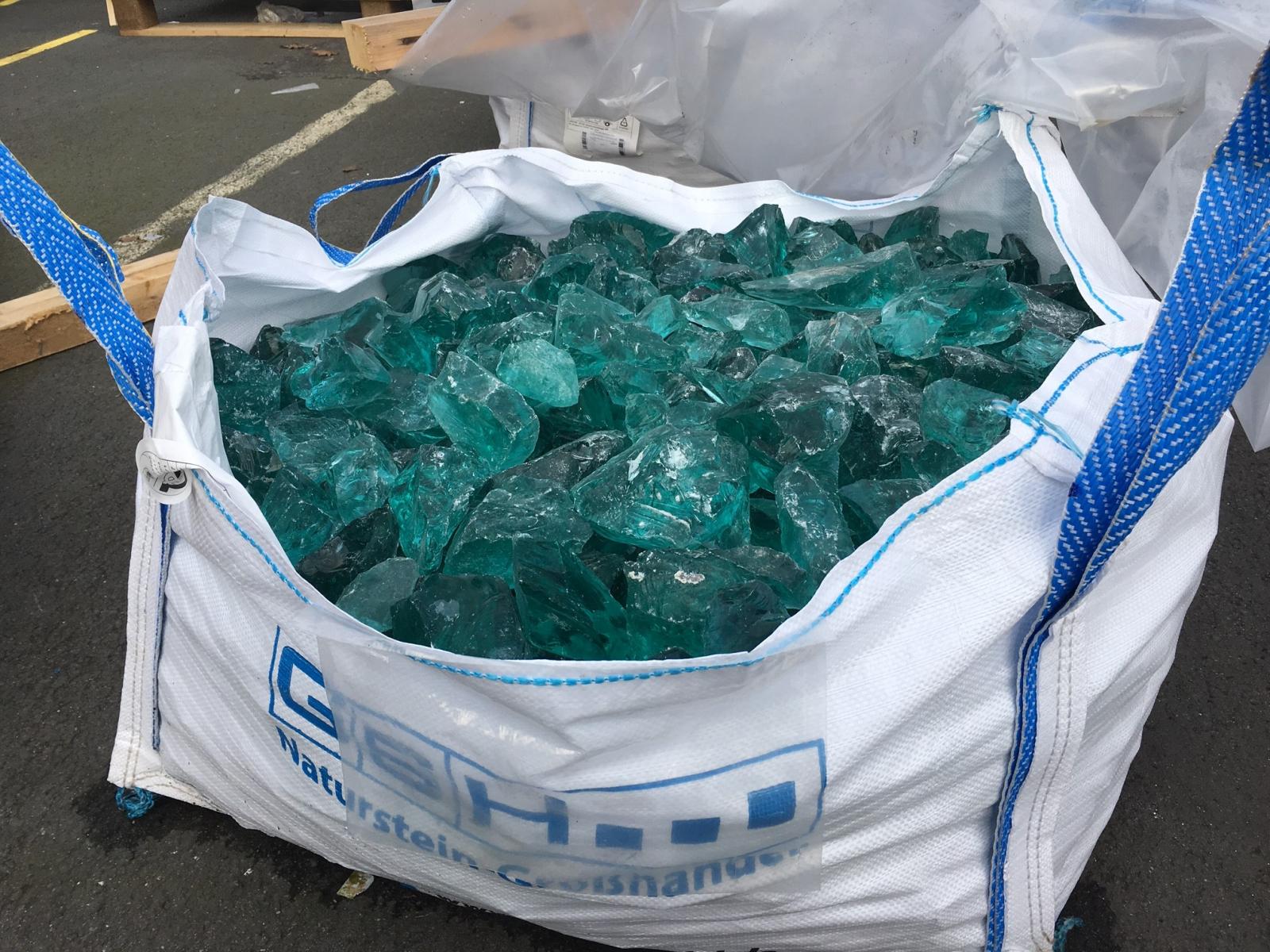 Türkise Glassteine in Big Bags